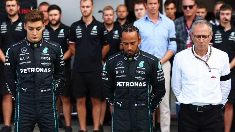 Льюис Хэмилтон возглавляет дань уважения, поскольку F1 почтил минутой молчания королеву Елизавету II перед Гран-при Италии
