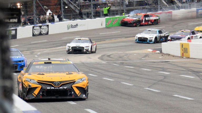 Переезд Честейн в Мартинсвилле — вот что такое NASCAR